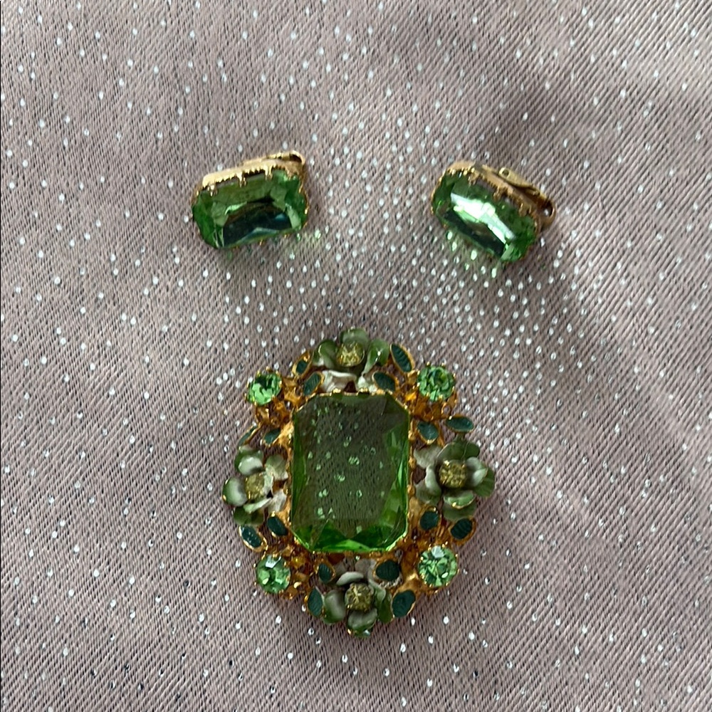 Elegant Green and Gold Jewelry Set